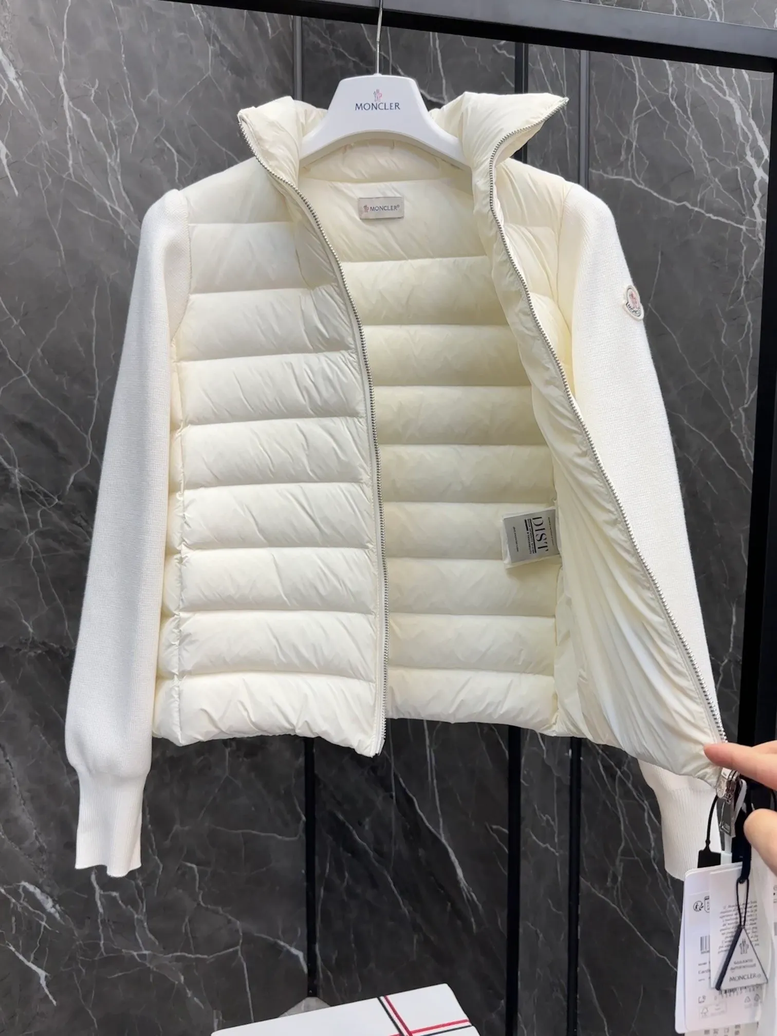 Moncler｜ ｜ ：White、Black、 Size：S、M、L、 !!! 。 ， ， !!! ， ， ！ ， ， ！ ， !!! ， 。 ， ， ， !